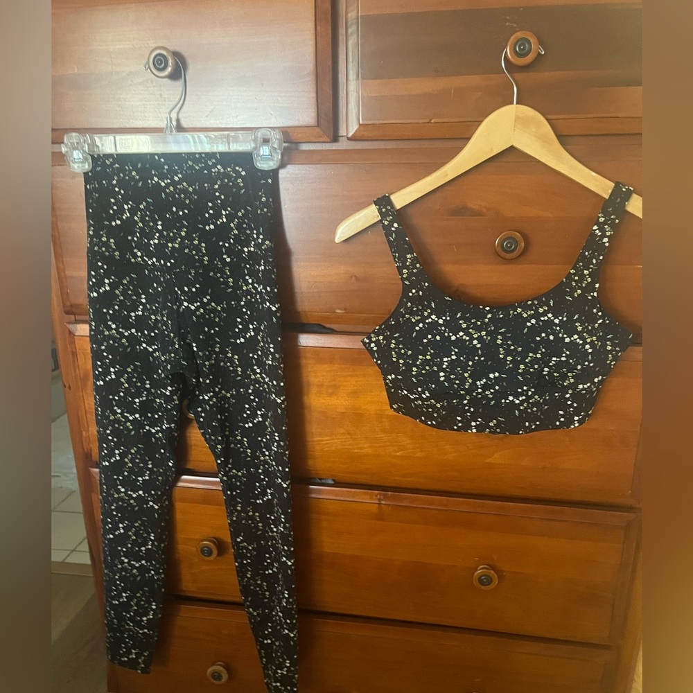 New Tavi sports bra and legging set both size Small (never worn).